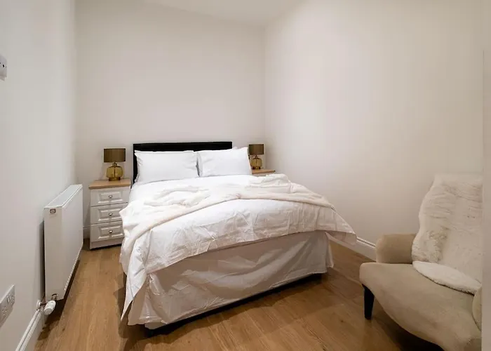 2 Bed 2 Bath Spacious Apartment In Central Aberdeen