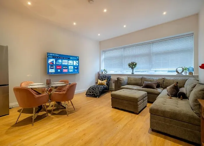 2 Bed 2 Bath Spacious Apartment In Central Aberdeen
